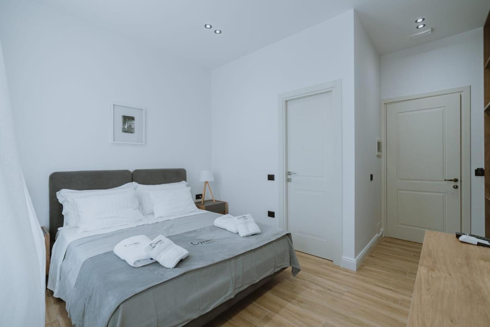 Dyrmo Hotel بيرات المظهر الخارجي الصورة